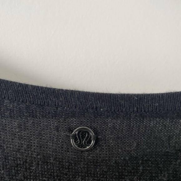LULULEMON / BLACK ENLIGHTENED PULLOVER - Picture 2 of 5